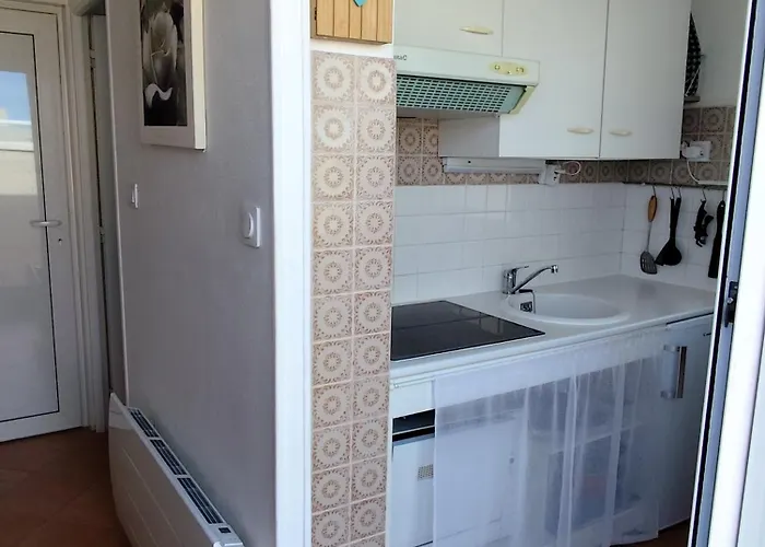 Avec Terrasse Face Parking